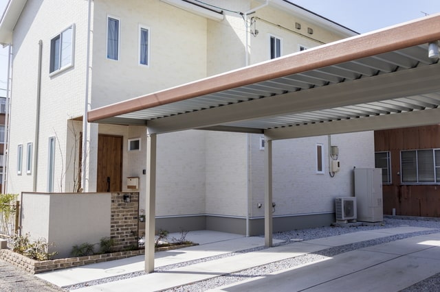 玄関まであるカーポートのメリット・デメリットをわかりやすく解説 